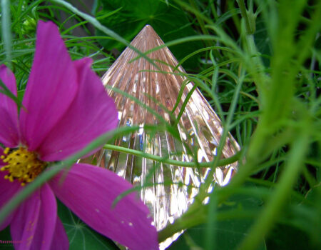 Rosa-LichtKRistall-Pyramide-III